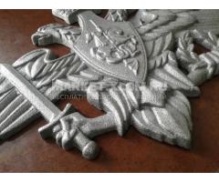 Чугунный герб министерства обороны